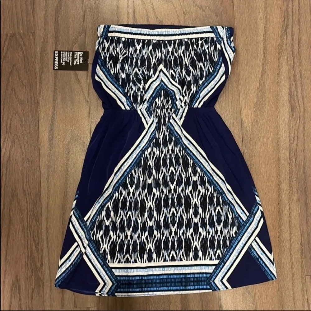NWT Express Blue and White Patterned Strapless Dress - Size XS - Image 2