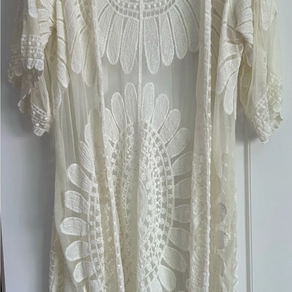 Cream colored scalloped lace swimsuit cover up Size L - Image 4