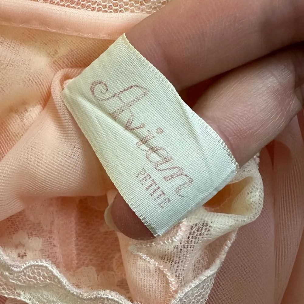 VINTAGE Avian Pink Sheer Nylon and Lace Night Gown Size M - Image 9
