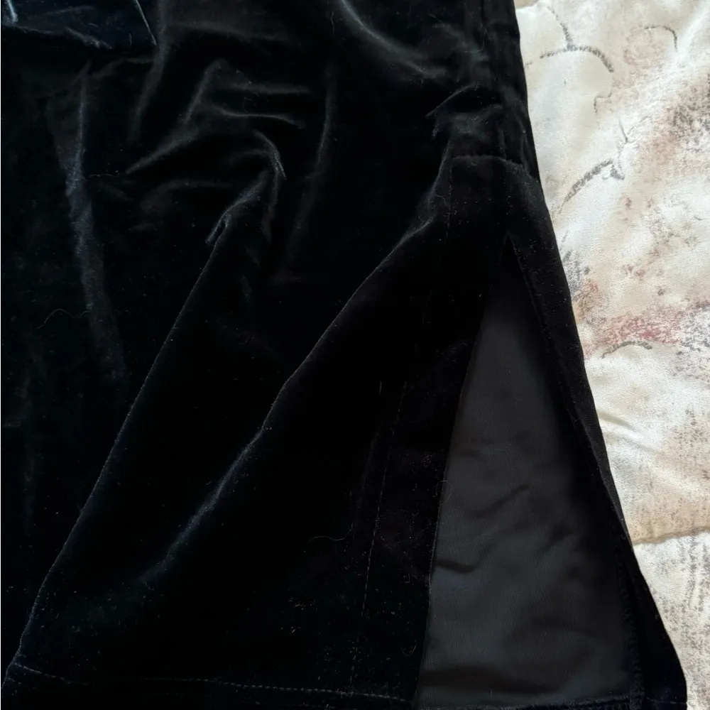 Vintage Discreet velvet black velour button down front ties blouse, one size - Image 15