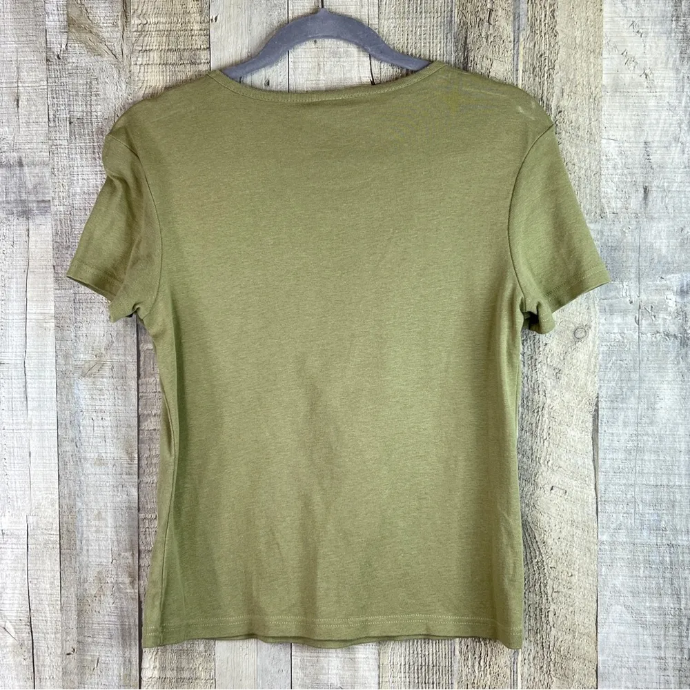 High Sierra Size Medium Army Green Crewneck Short Sleeve Top w/Farmhouse… - Image 2