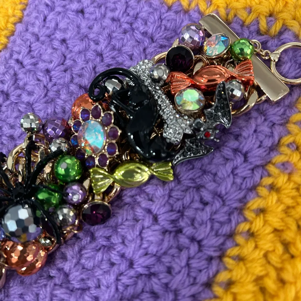 NWT Betsey Johnson Halloween Charm Toggle Bracelet - Image 7