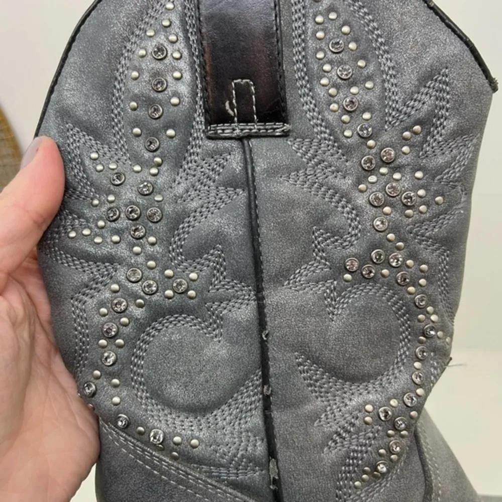 Very Volatile Women's Arienette pull on Boot vegan faux leather rhinestones sz 8 - Image 5