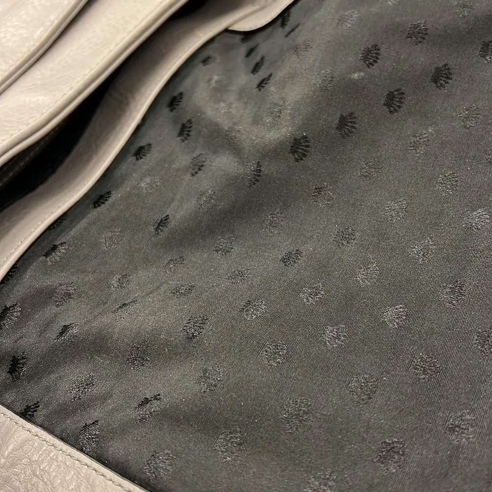 Juicy Couture Rosa vegan leather saddle bag/Crossbody adjustable strap10”x11” - Image 12