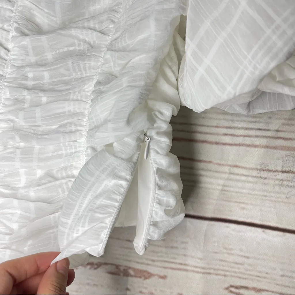 Astr The Label • Crop Blouse • Ruched • White • Short Sleeve • Large - Image 12