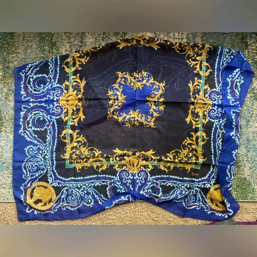 NWOT Effy leopard print gold medallion scarf, 40” x 40” Black - Image 5