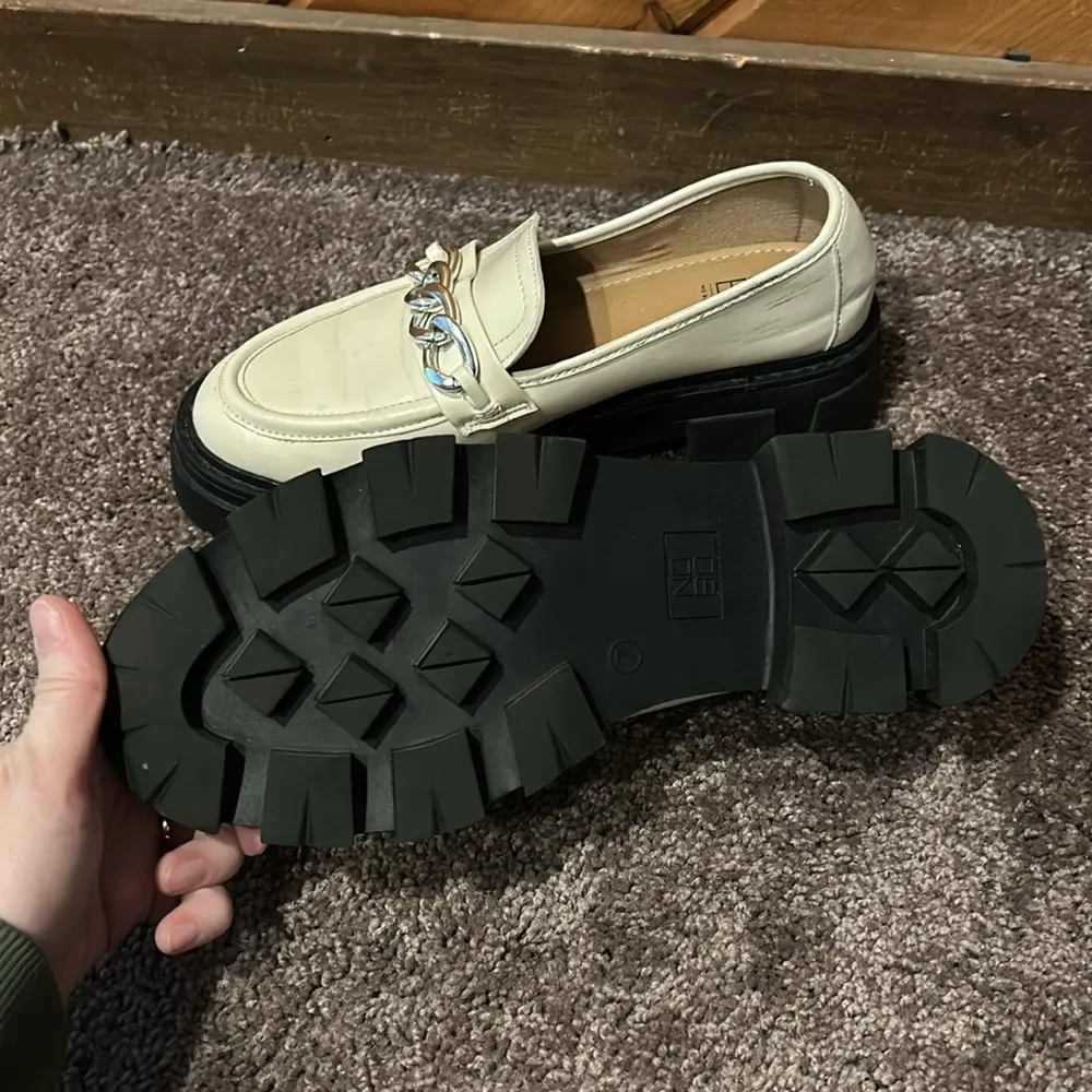 Y2K white chunky loafer with top chain - Image 10