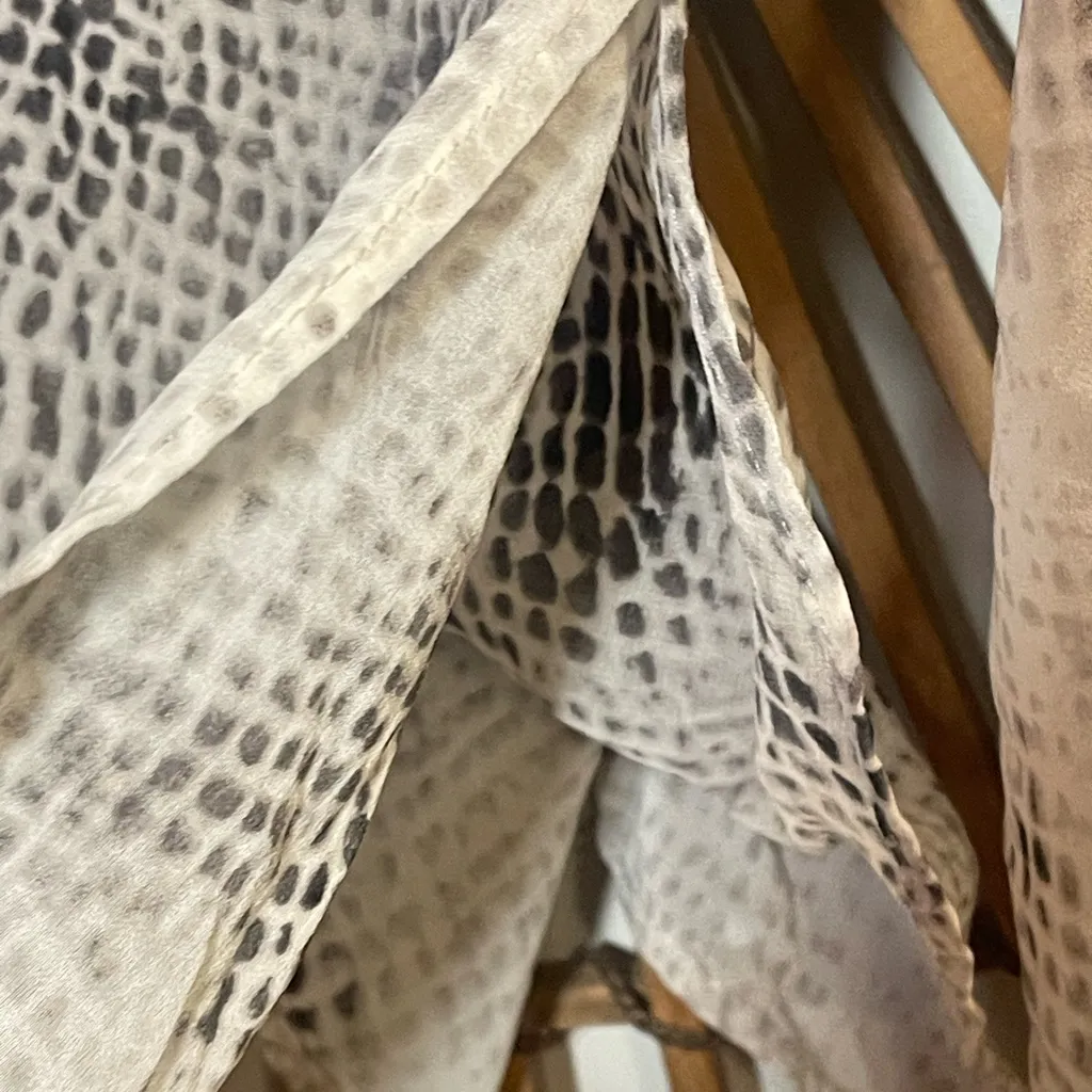 Zara Womens Gray Snake Print V Neck Ruffle Blouse 3/4 Sleeves Sheer Boho Fairy 🐍 - Image 10