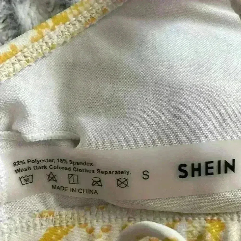 Yellow snakeskin SHEIN bikini top size‎ small - Image 3