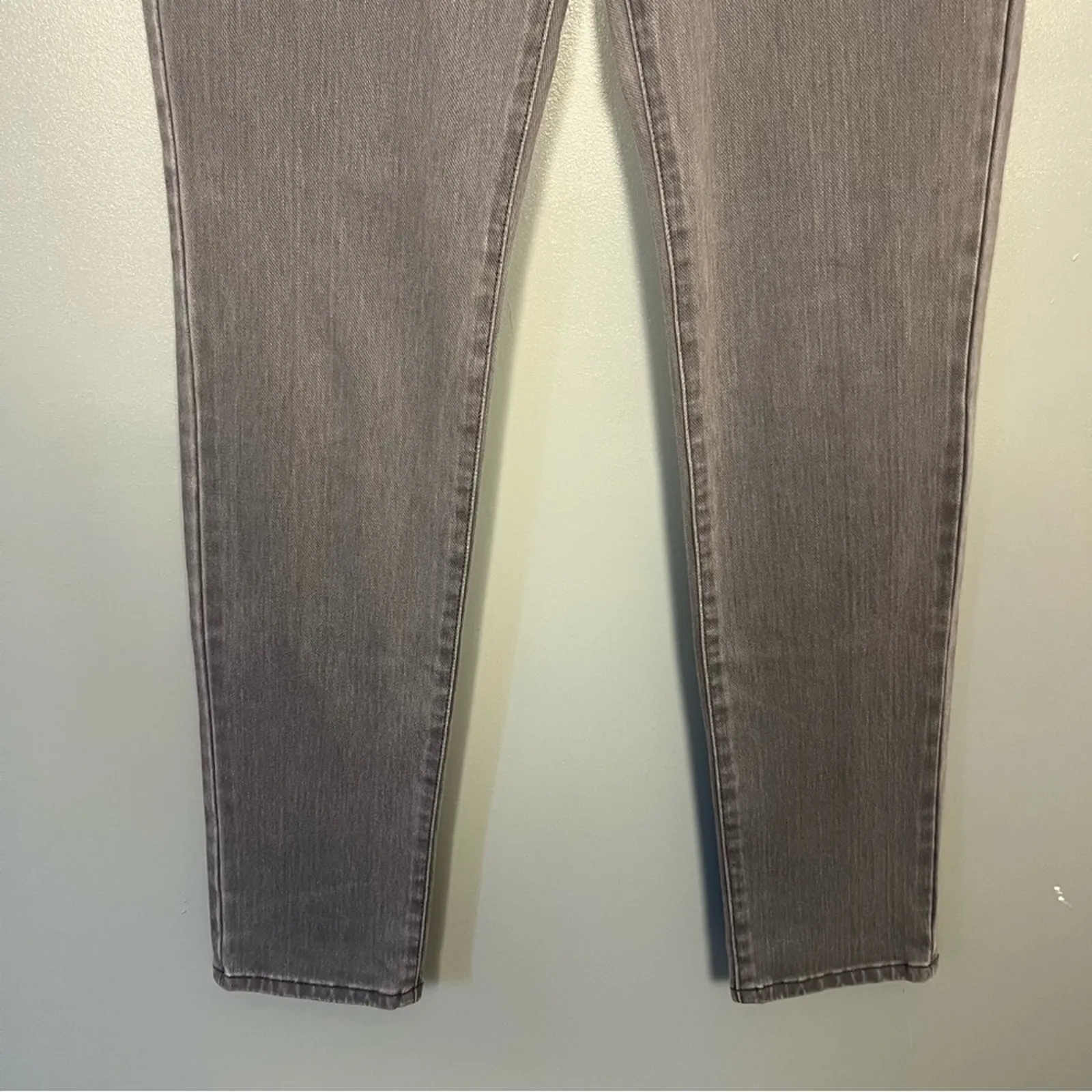 J McLaughlin Mid Rise Skinny Fit Straight Leg Modern Stretch Gray Denim Size 8 - Image 4