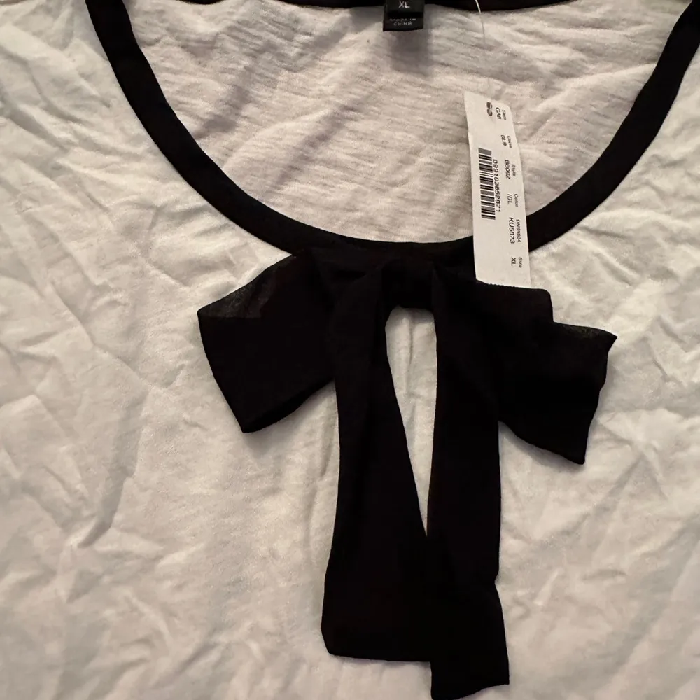 J.Crew Silk Bow Romantic Black & White Tee, Size XL, NWT - Image 4
