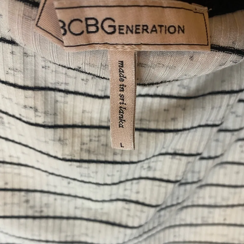 BCBG striped crop top with ruffle detail - Image 7