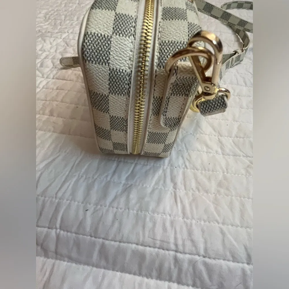 Cape Robbin small crossbody bag - Image 5