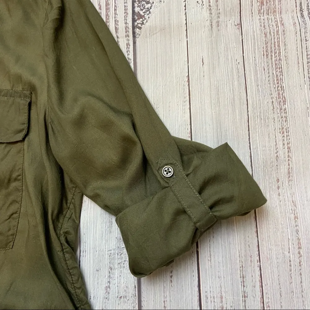 Gap Dark Olive Long Sleeve Half Button Down Blouse. Size XSmall. EUC - Image 2