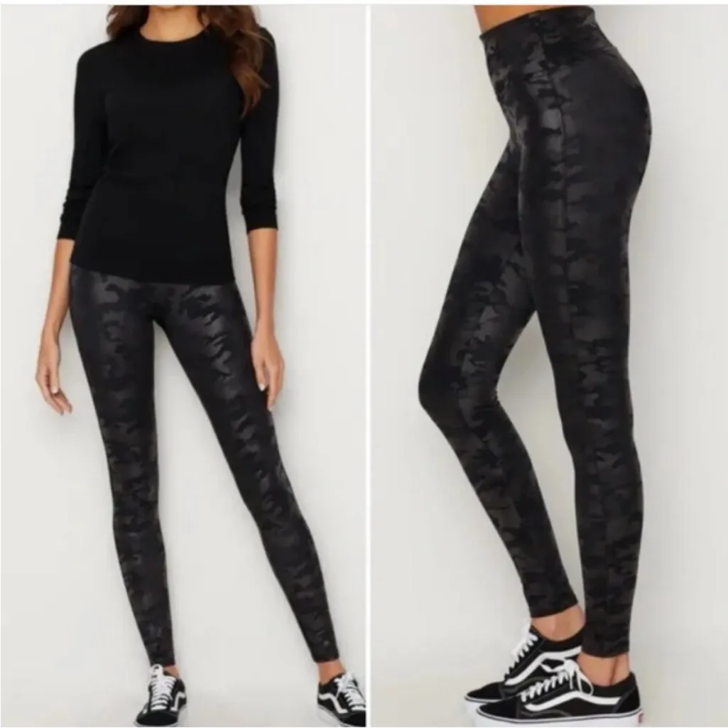Spanx Mid-Rise 20185R Faux Leather Matte Black Camo Leggings, M $110 - Image 4