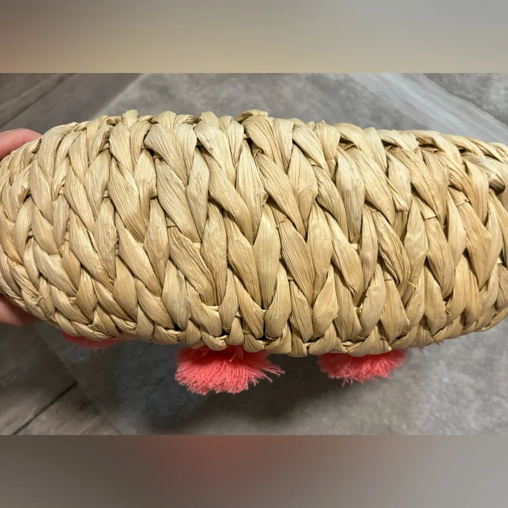 Straw/Rattan Tote with Flowers and Gingham Fabric Interior - Image 8