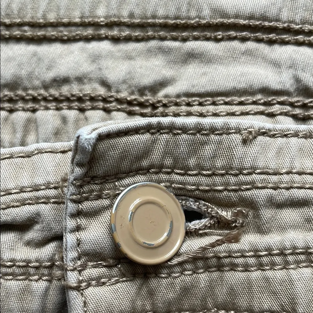 Women’s Tan Capri Cargo Pants - Image 2