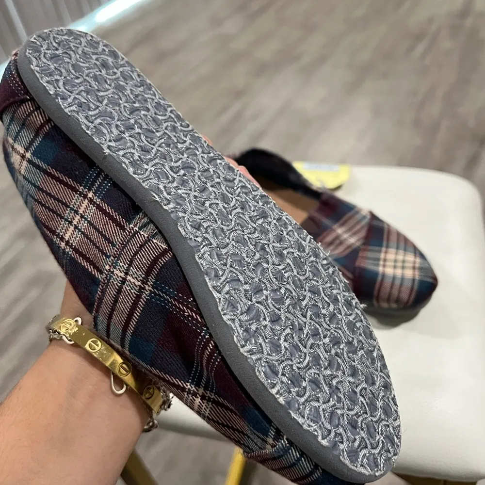 FINAL SALE🌻TOMS plaid comfort flats ✨ - Image 4
