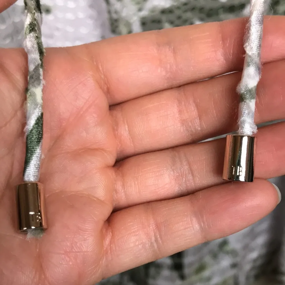 Ted Baker Women’s Glimmah Leaf Print Ivory Green Long Sleeve Shift Dress - Image 4