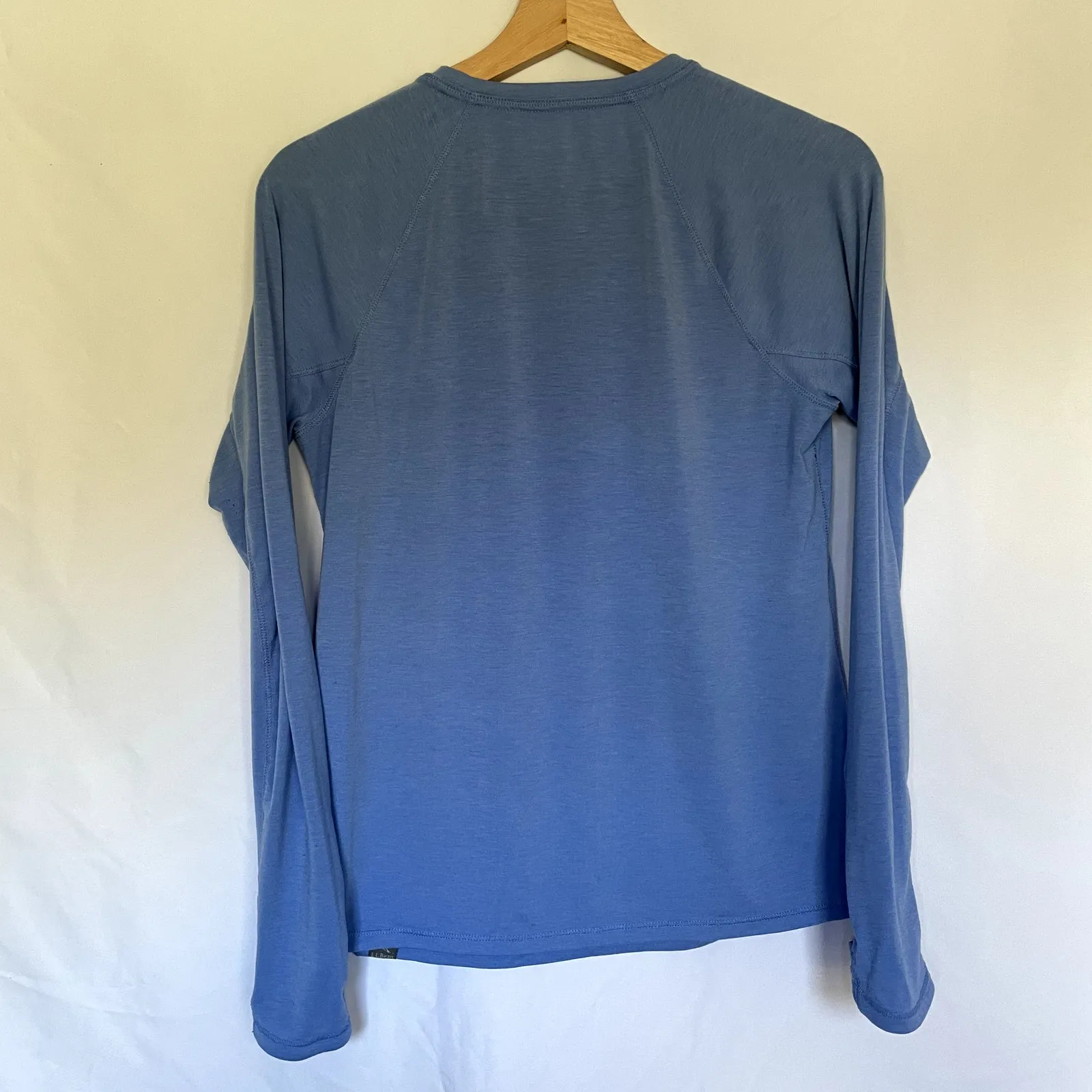 L.L.Bean light blue long sleeved athletic top women's size XS workout shirt - Image 5