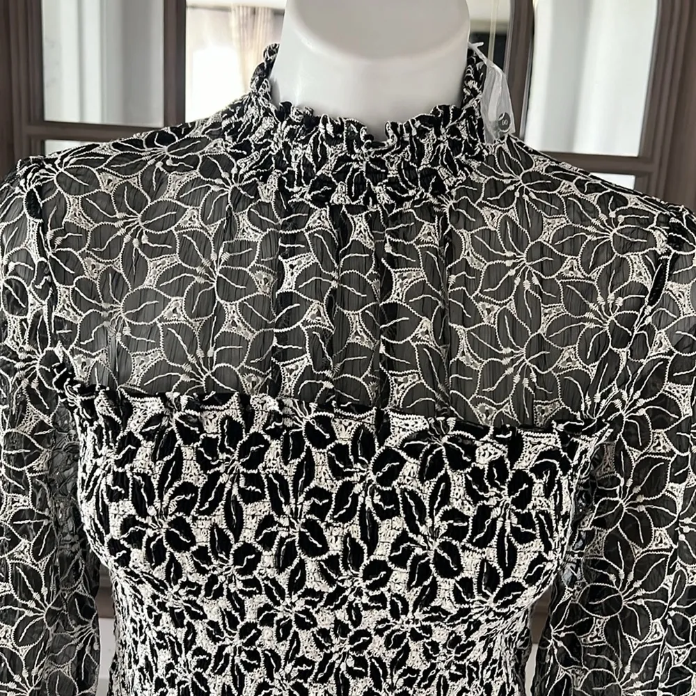 En Saison Embroidered Mock Neck Top, Size S NEW - Image 5