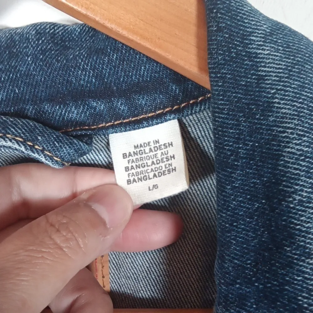 Levi's women  so Trucker denium button down jacket size large - Image 7