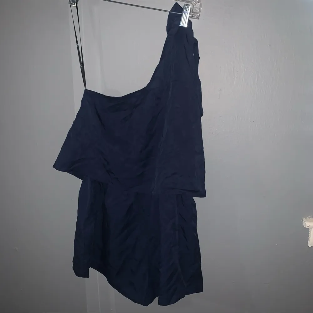 NWT lulus navy one shoulder romper - Image 3