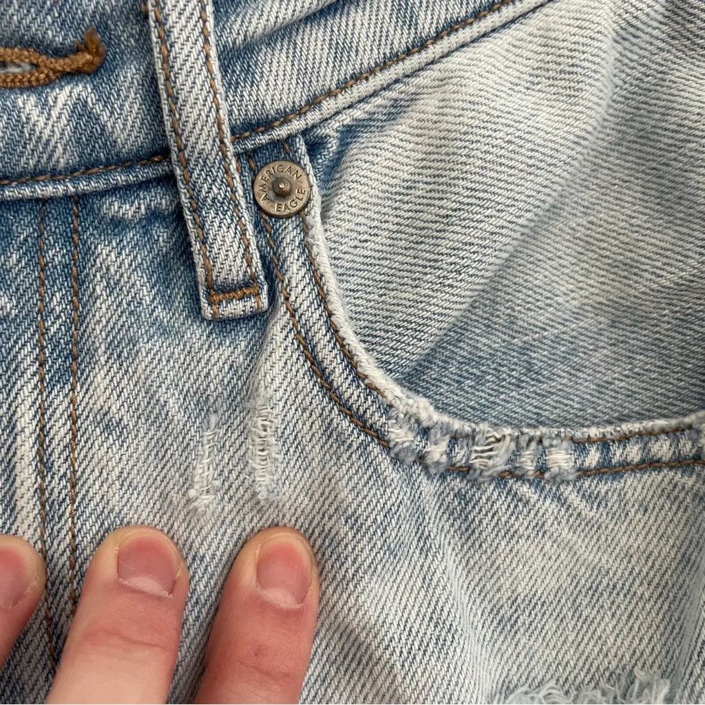 AMERICAN EAGLE AE Highest Rise 90s Boyfriend Light Ripped High Rise Crop Jeans 6 - Image 6