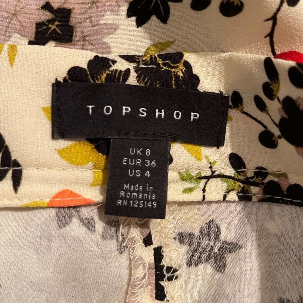 Topshop Idol Floral Print High Waisted Pleated Long Shorts Size 4 - Image 5