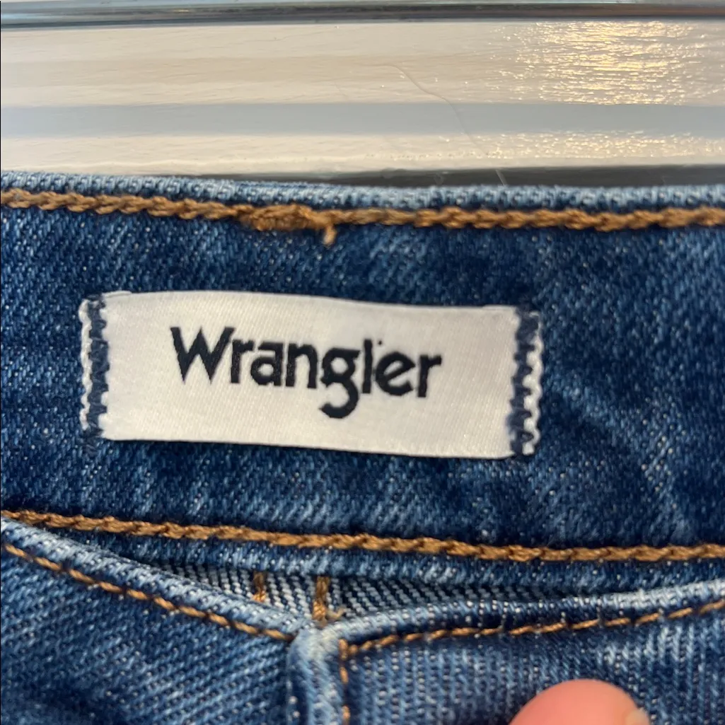 Wrangler Women's Classic Blue Flare Jeans size 28x34. In perfect condition! - Image 8