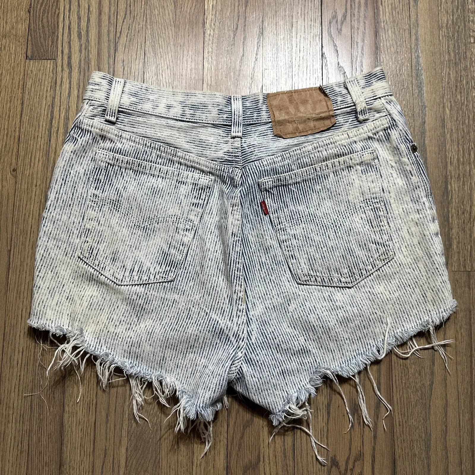 Vintage 1980's Levi's Cut Off Raw Hem Jean Shorts Size 28 Button Fly USA Made - Image 2