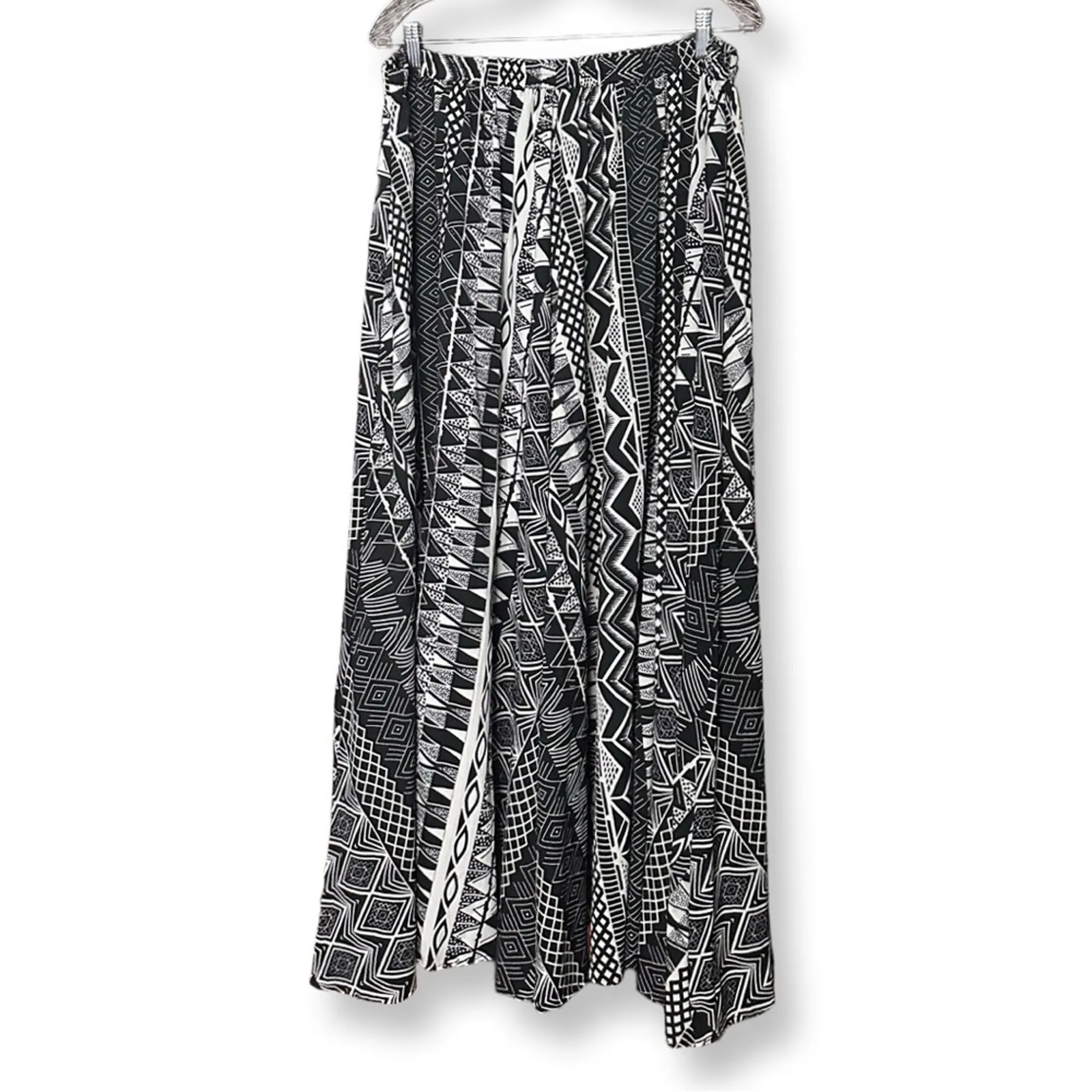 Black & White Geometric Patterned Flowy Maxi Skirt Size 3X - Image 3