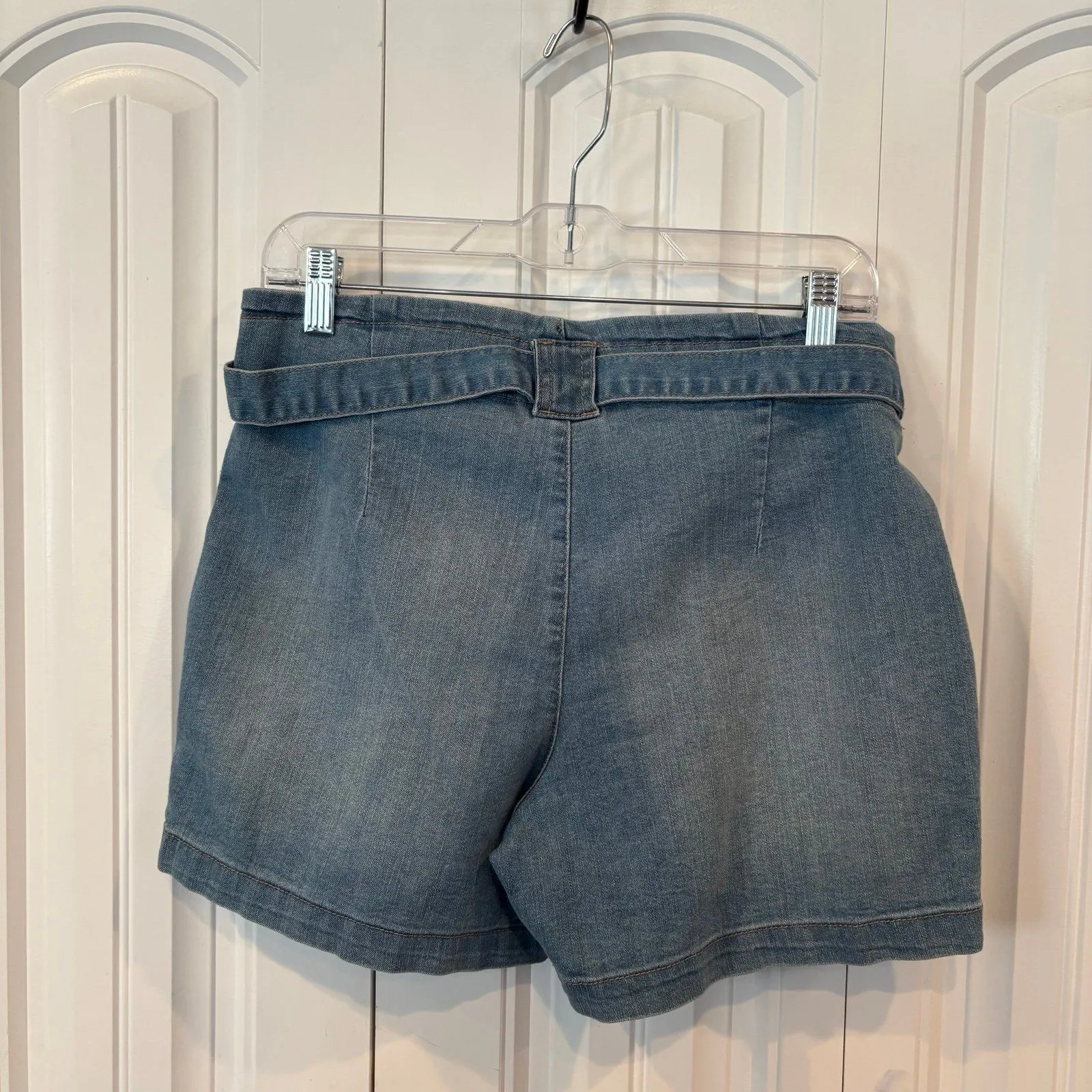 D. Jeans Denim Belted‎ Shorts Size 10 - Image 2