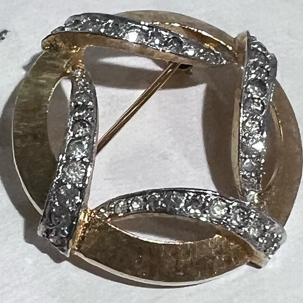Elegant Gold & Silver Diamond Brooch - Image 5
