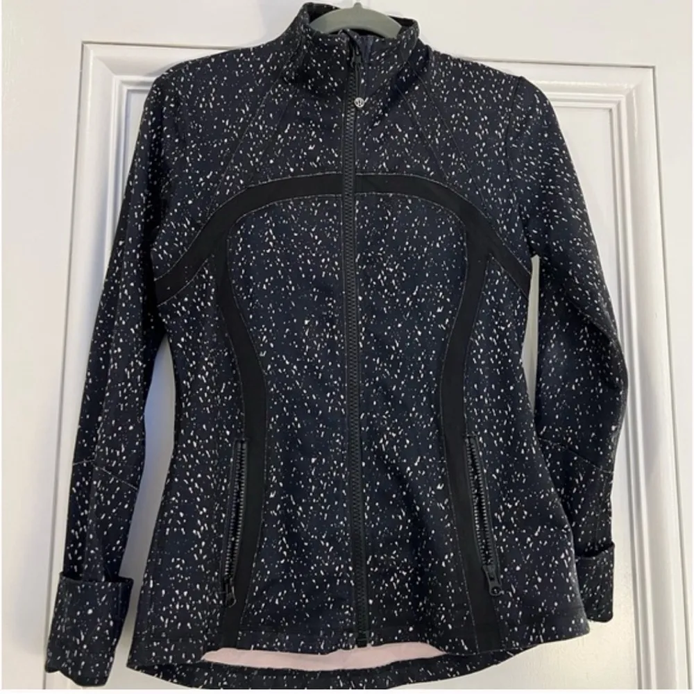 Lululemon define jacket, black and pink, size 4 - Image 3