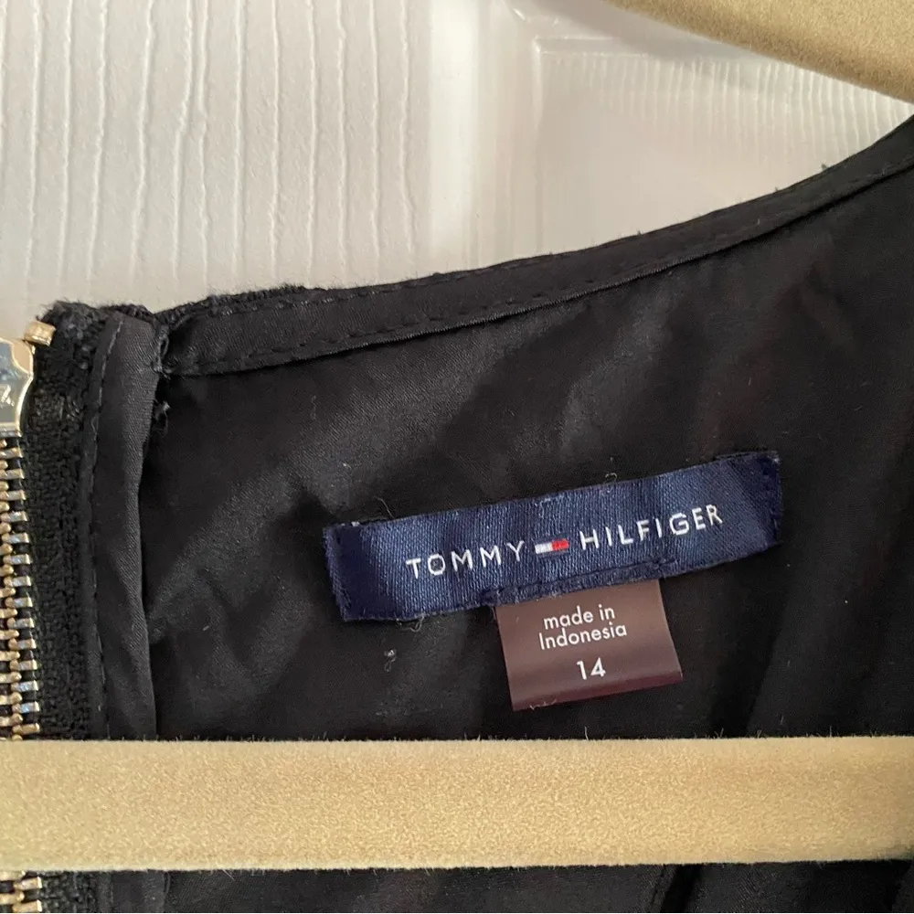 Tommy Hilfiger Size 14 Womans Black Lace Bell Sleeve Sheath Cocktail Dress - Image 4