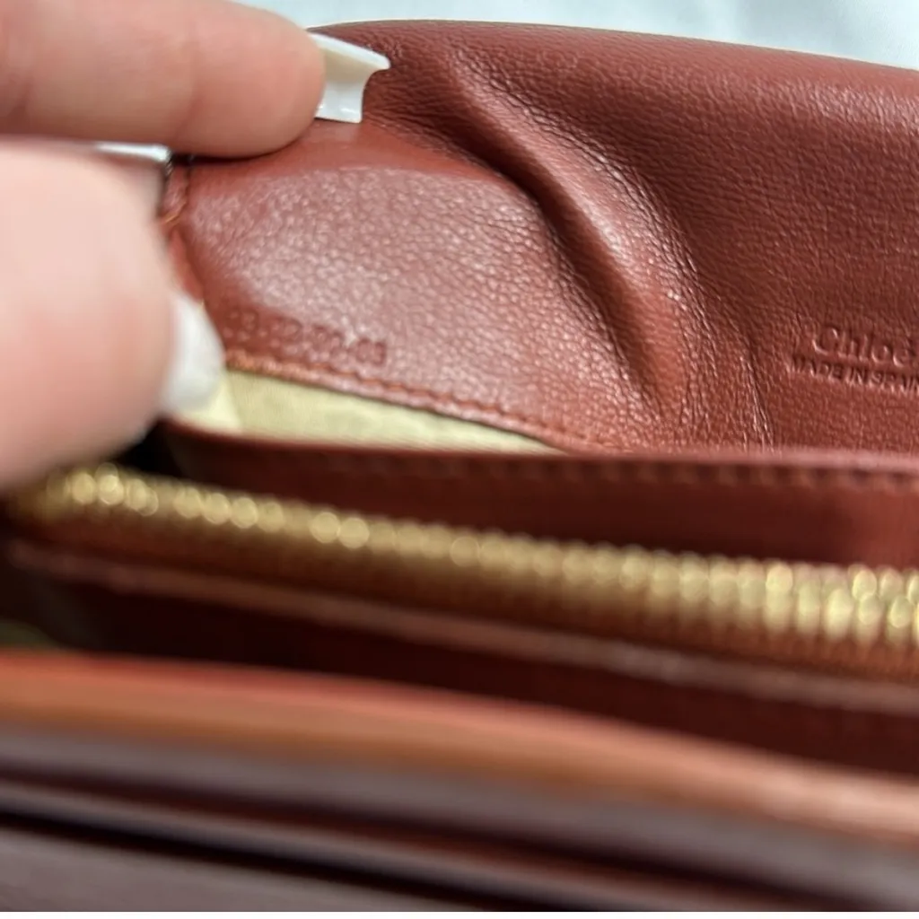 Chloe Leather Bobbie Cognac Wallet per-owned - Image 12