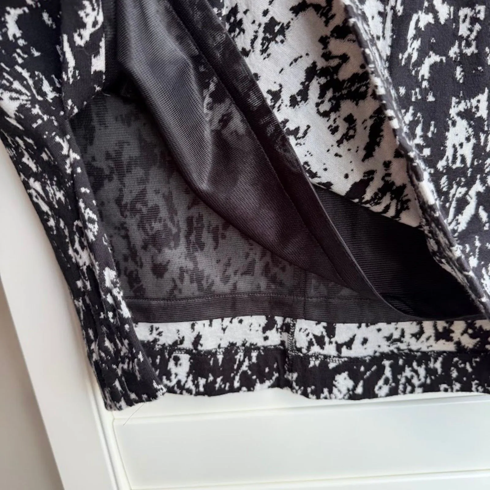 Boss Hugo Boss Knit Abstract Splatter Print Midi Skirt in Black & White size L Size L - Image 2