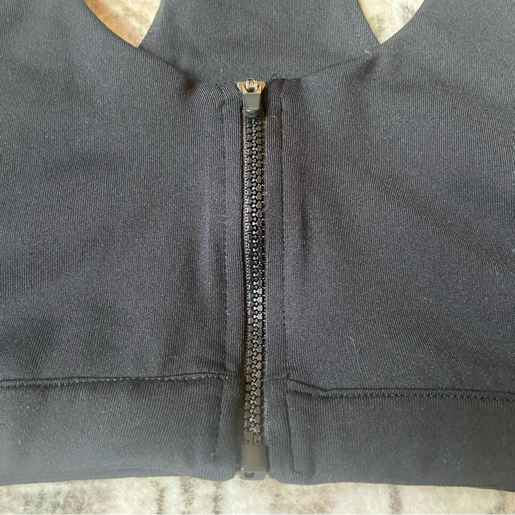 Aero Women's Black Zip-Front Sports Bra - Image 3