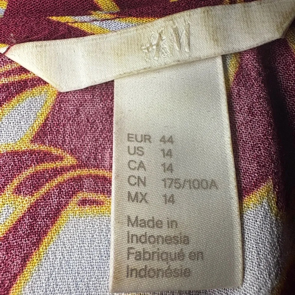 White Short Sleeve Boxy Blouse with Tropical Leaf Pattern - Image 7