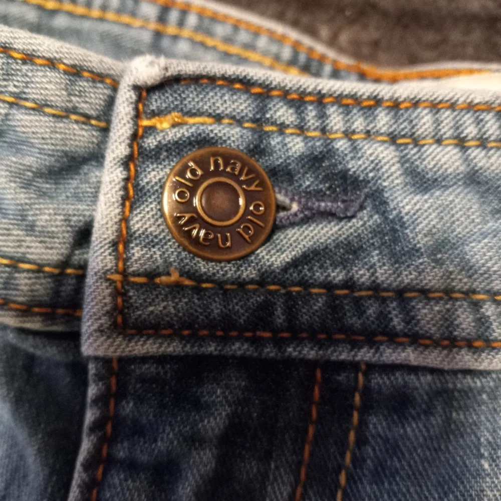 Old Navy 12 Retro 4-Pocket Jeans Shorts - Image 2