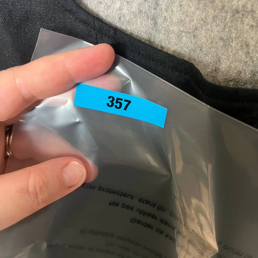 Banana Republic Woman Size‎ 10 linen blend NWT black sleeveless cropped top - Image 3