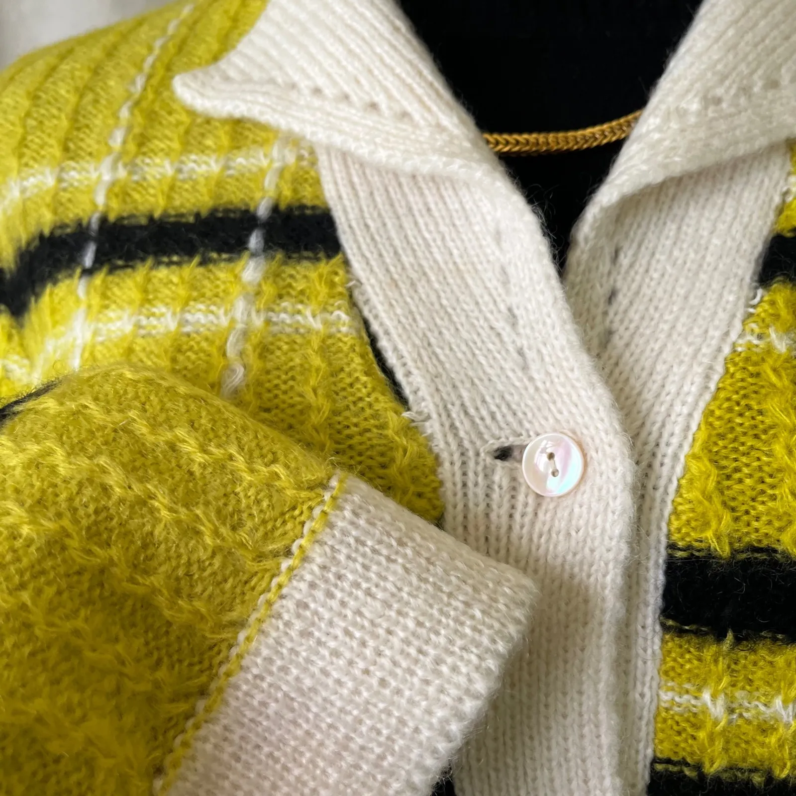 Vintage 1960s Selma Milano Mohair Plaid‎ Cardigan Sweater Yellow Black Large - Image 9