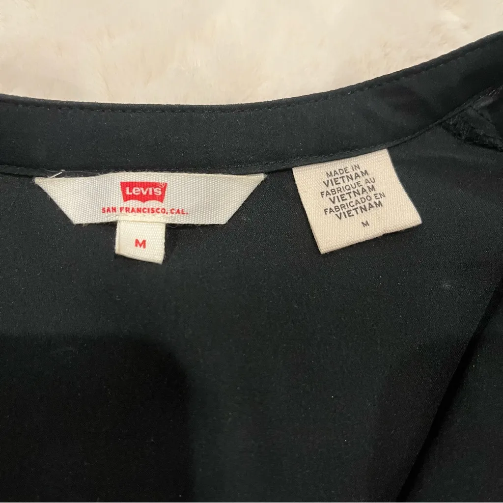 Levi's Levi’s Ruffled Button Front Blouse Size M - Image 4