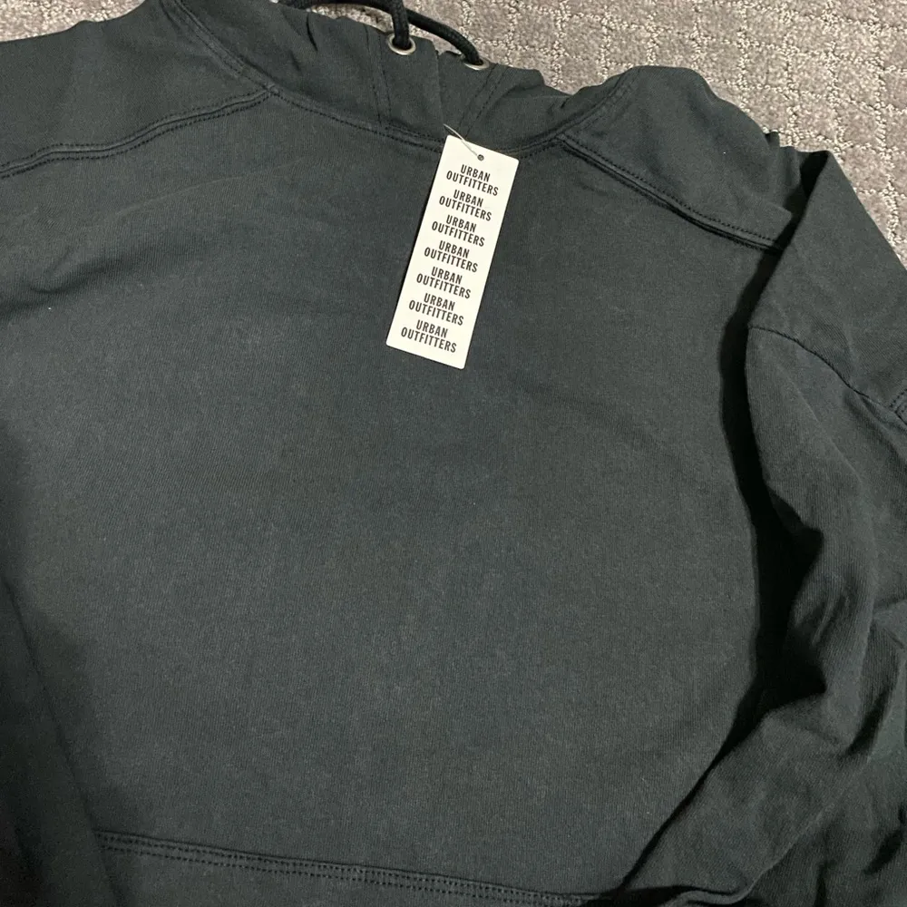 Urban Outfitters  Joshua Hooded Long Sleeve Tee NWT Size M - Black - Image 7