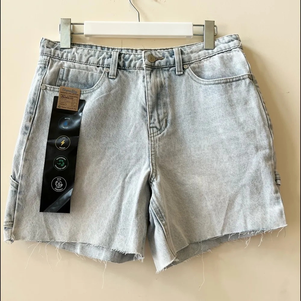 Light Acid Wash Vintage Fit High Rise Denim Shorts Size 29 - Image 2