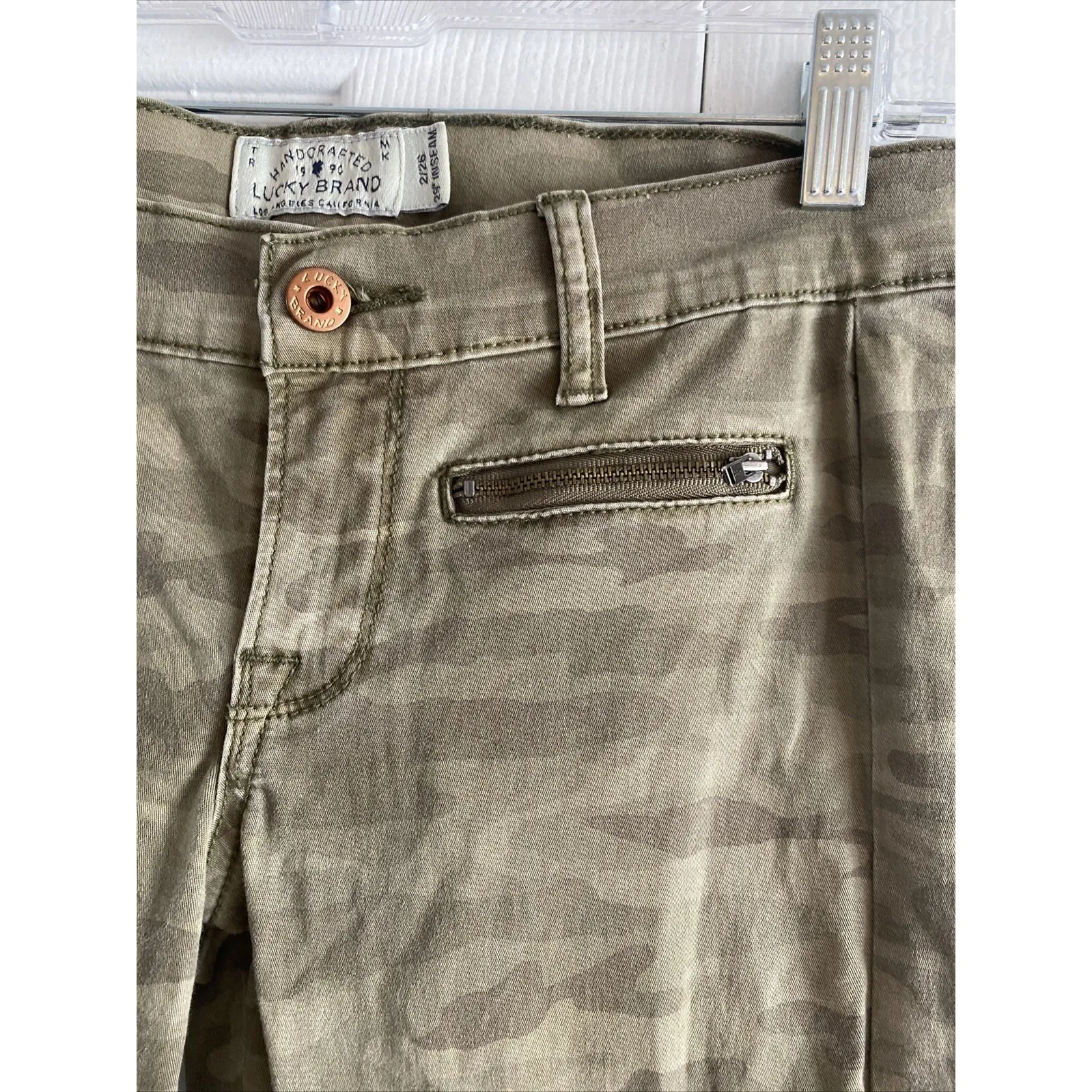 Lucky Brand Women's 2 Charlie Skinny Camo Cargo Pants 29" Inseam - Image 6