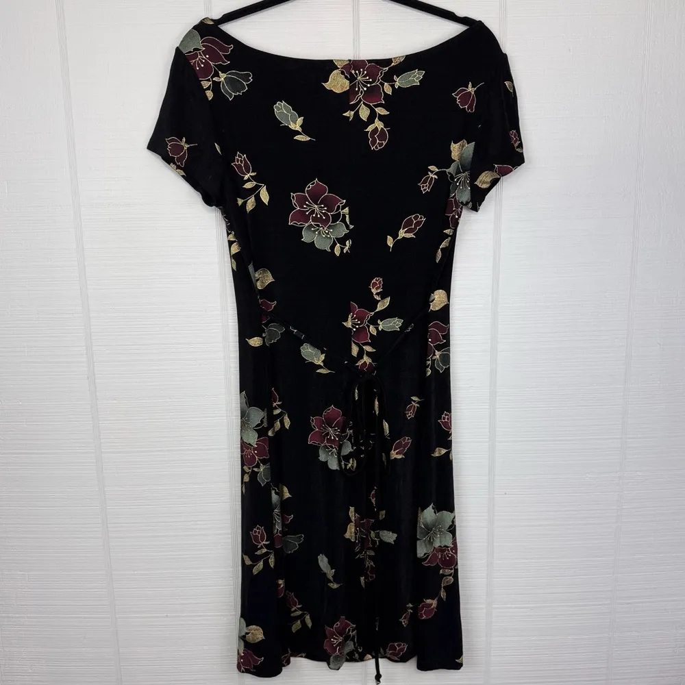 Social Circles Floral Gold Metallic Black Mini Short Sleeve Dress Boat Neck Tie Size 8 - Image 3