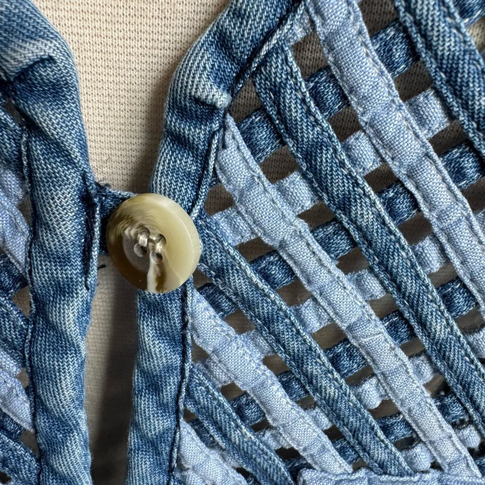 Title:
Vintage Floral Embroidered Denim Vest Cottagecore open weave‎ patchwork Blue Size M - Image 2