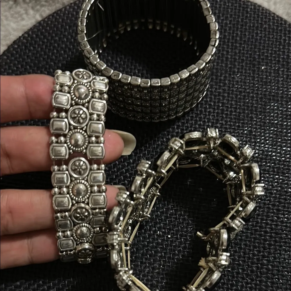 Elegant Silver and Black Bracelet Set - Image 10